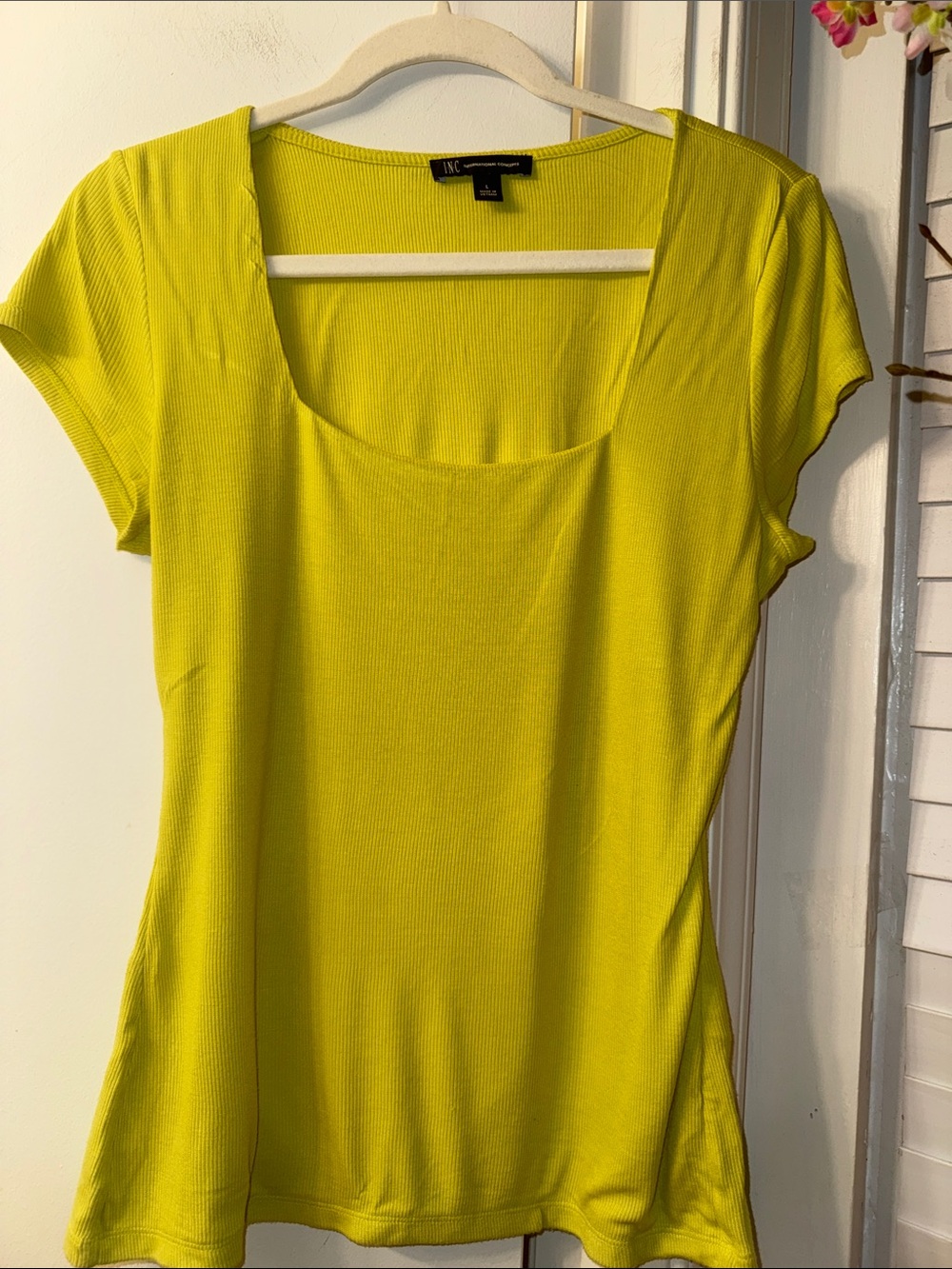 INC International Concepts Short Sleeve Scoop Neck Top in Yellow-Green